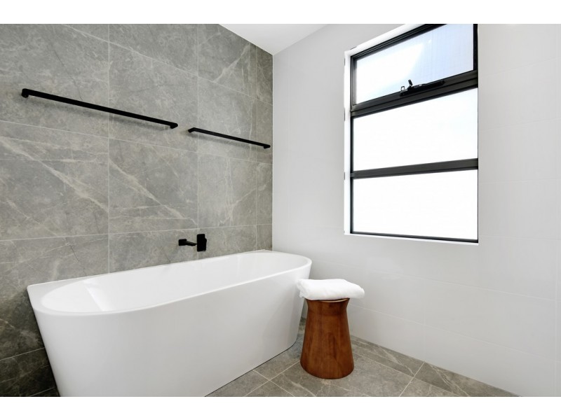 26-28 Drury Ave, Southport QLD 4215