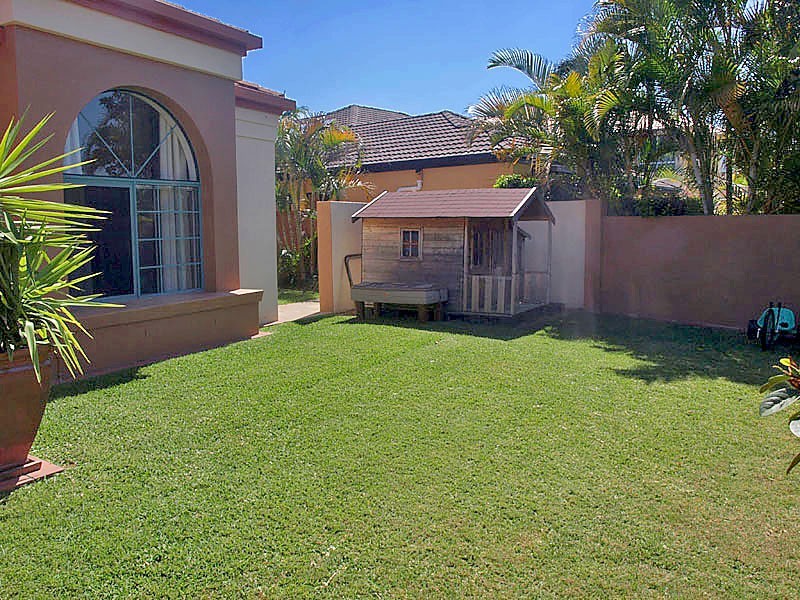 5 Renate Way, Benowa Waters QLD 4217