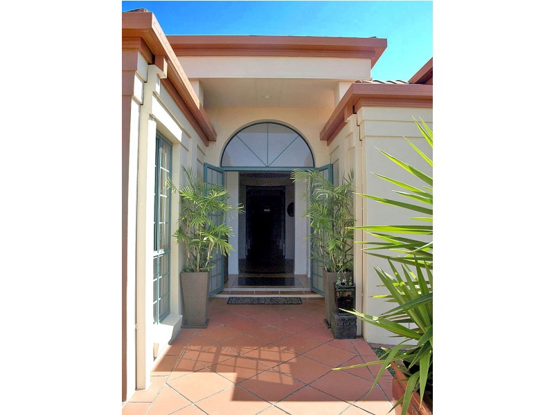 5 Renate Way, Benowa Waters QLD 4217
