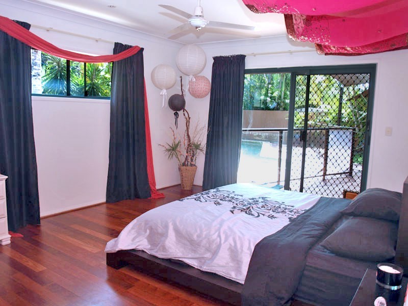 5 Renate Way, Benowa Waters QLD 4217