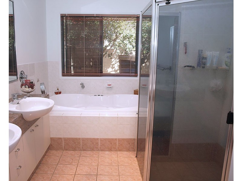 5 Renate Way, Benowa Waters QLD 4217