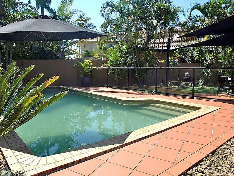 5 Renate Way, Benowa Waters QLD 4217