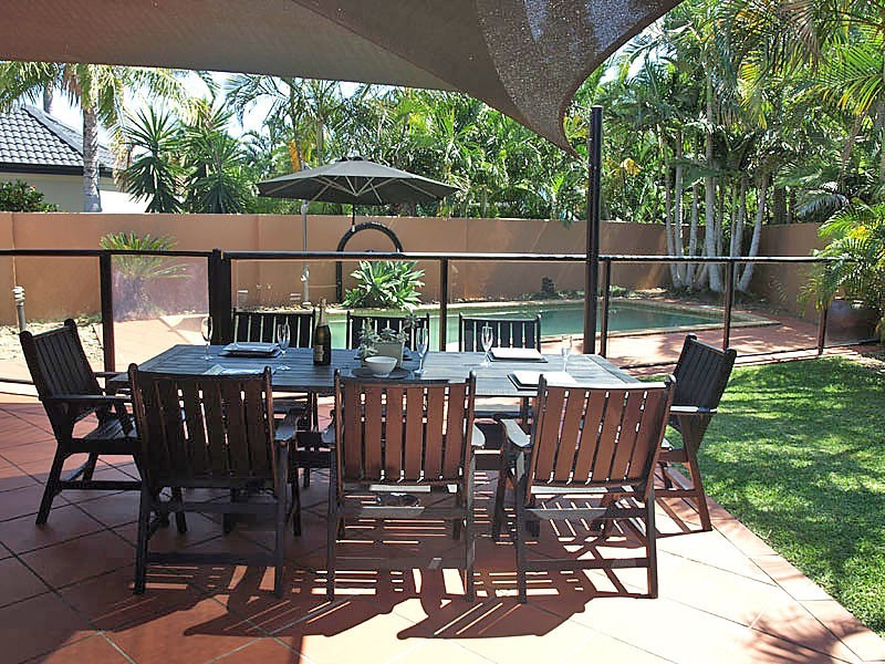 5 Renate Way, Benowa Waters QLD 4217