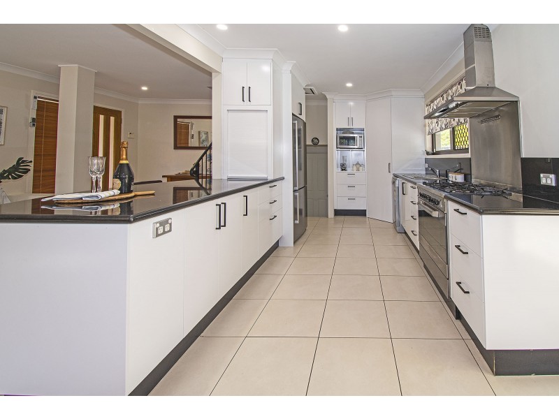 4 Coolong Court, Ashmore QLD 4214