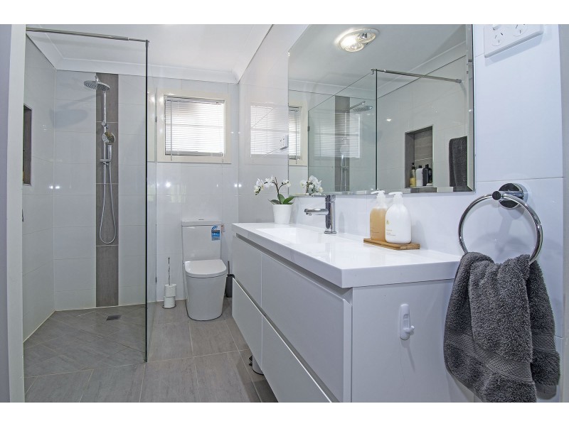 4 Coolong Court, Ashmore QLD 4214