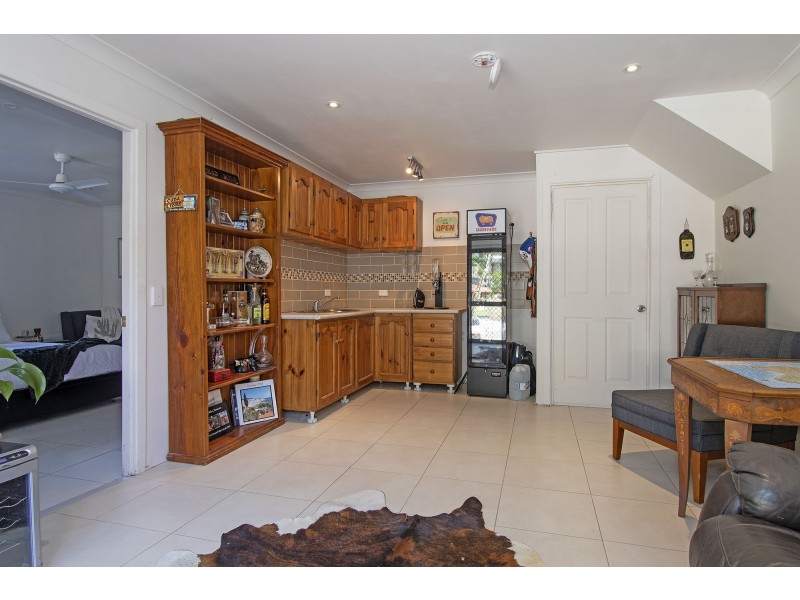 4 Coolong Court, Ashmore QLD 4214