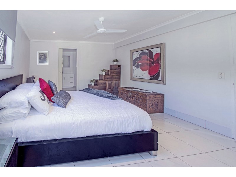 4 Coolong Court, Ashmore QLD 4214