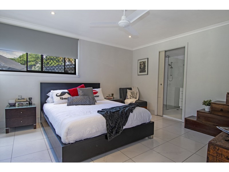 4 Coolong Court, Ashmore QLD 4214