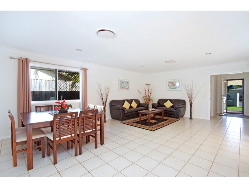 17 Forster Avenue, Sorrento QLD 4217