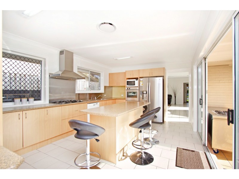 17 Forster Avenue, Sorrento QLD 4217