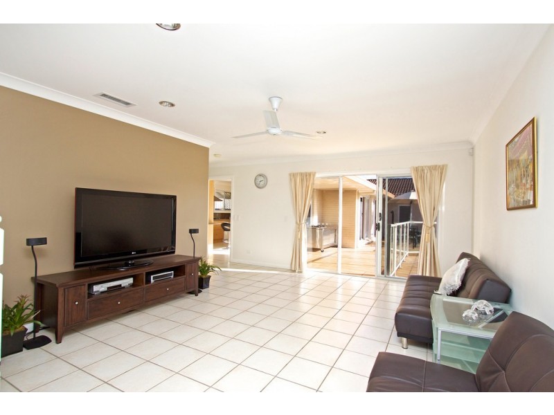 17 Forster Avenue, Sorrento QLD 4217