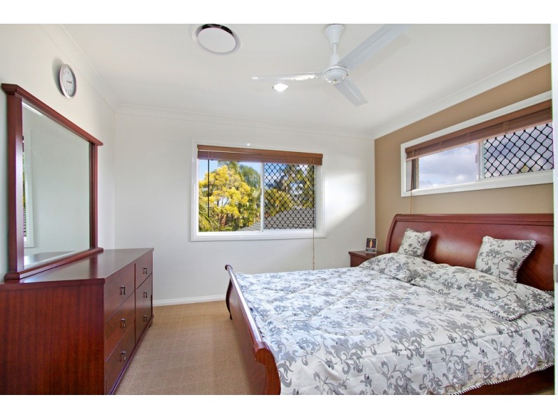 17 Forster Avenue, Sorrento QLD 4217