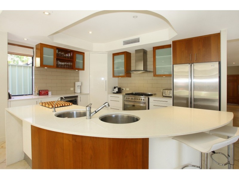 2/45 Winchester Street, Southport QLD 4215