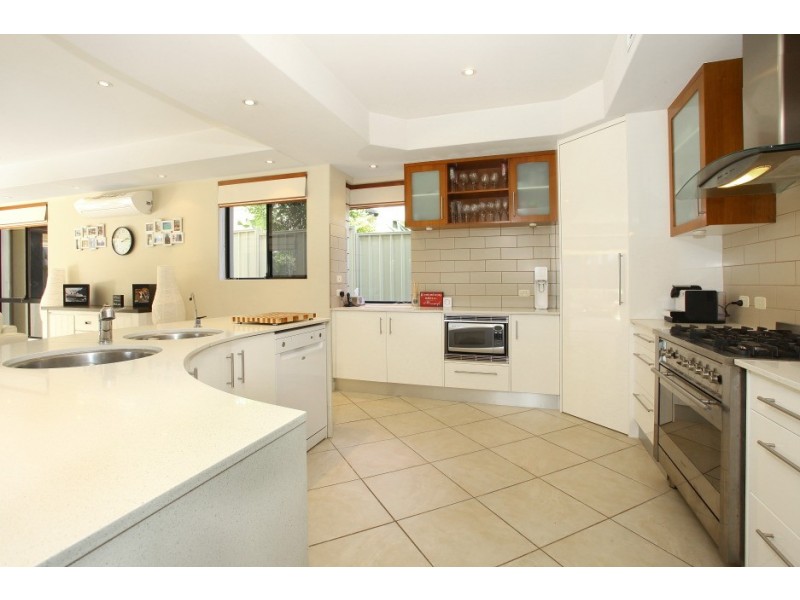 2/45 Winchester Street, Southport QLD 4215