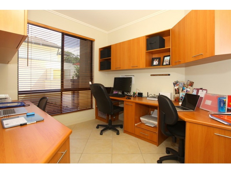 2/45 Winchester Street, Southport QLD 4215