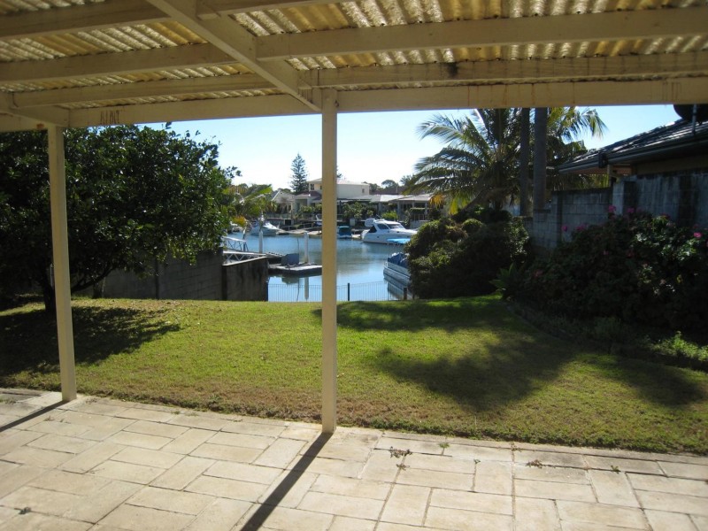 97 Amalfi Drive, Isle Of Capri QLD 4217