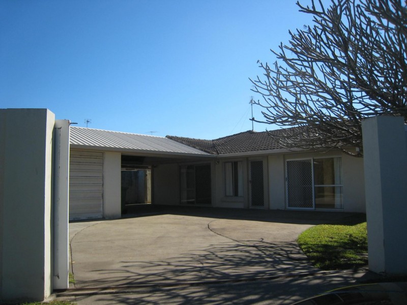 97 Amalfi Drive, Isle Of Capri QLD 4217