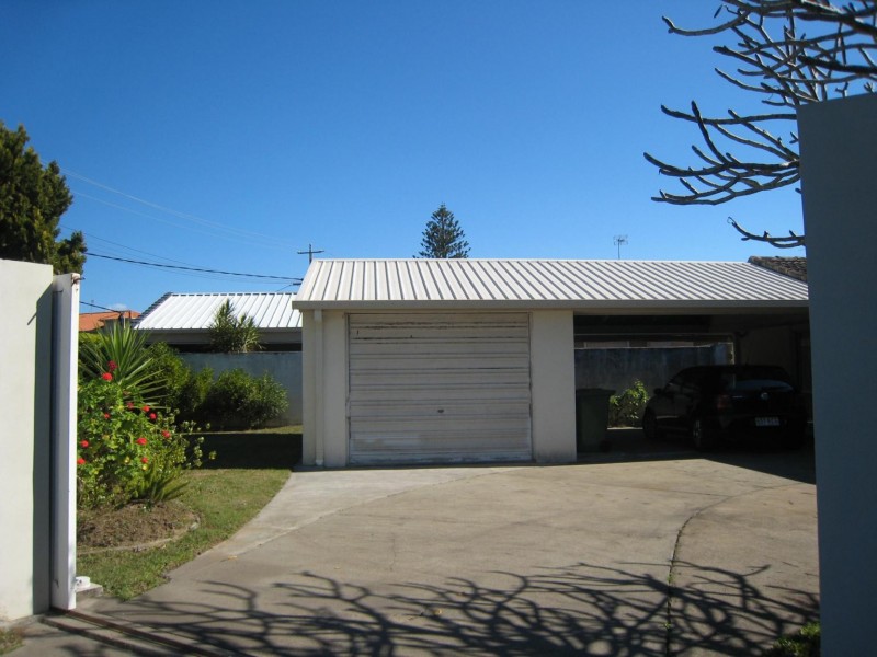 97 Amalfi Drive, Isle Of Capri QLD 4217