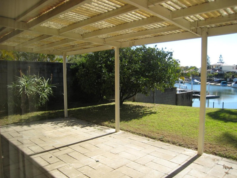 97 Amalfi Drive, Isle Of Capri QLD 4217