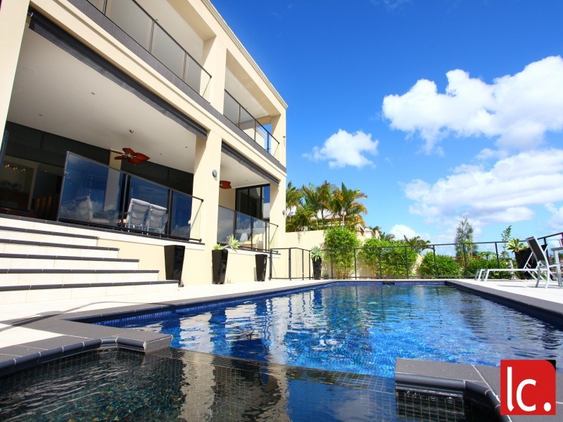 105 Sir Bruce Small Boulevard, Benowa Waters QLD 4217