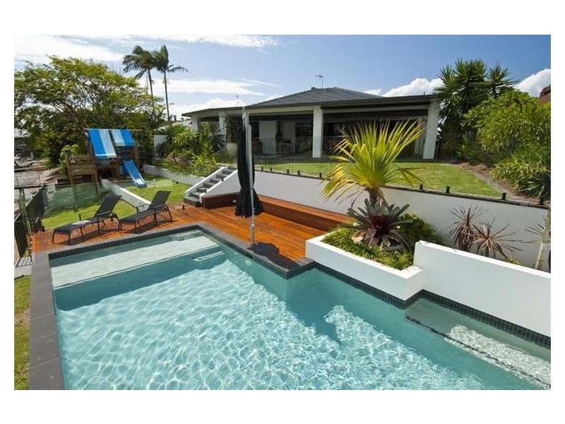 9 Moomba Ct, Sorrento QLD 4217