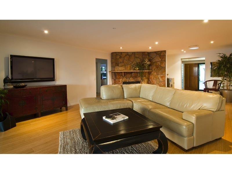 9 Moomba Ct, Sorrento QLD 4217