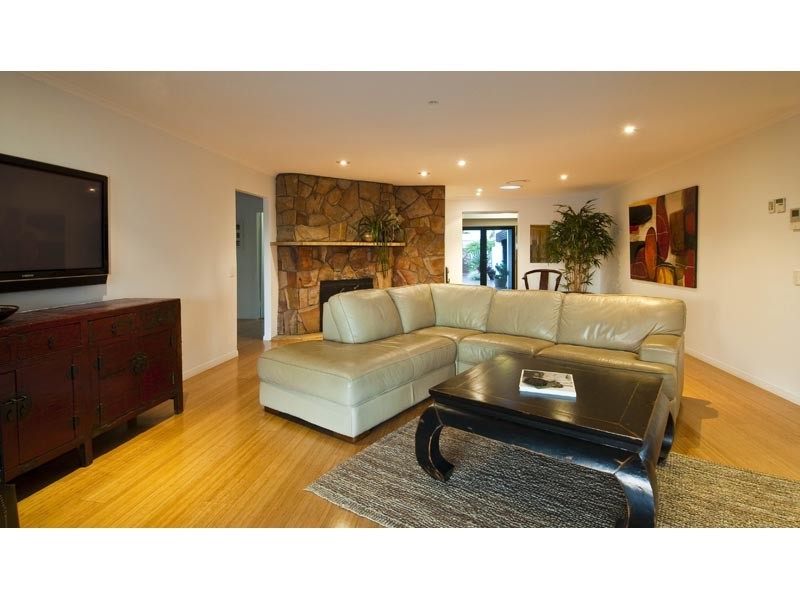9 Moomba Ct, Sorrento QLD 4217