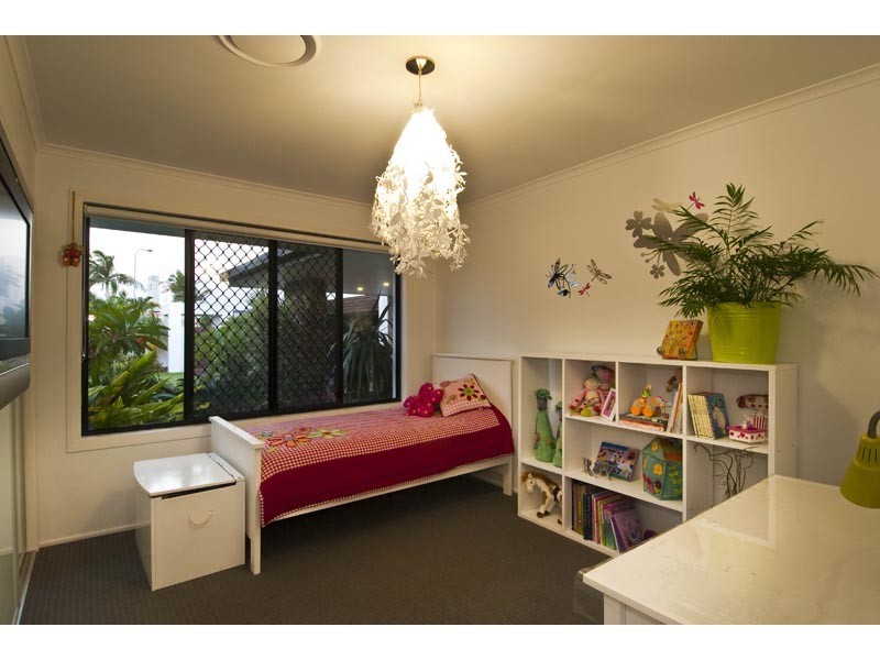 9 Moomba Ct, Sorrento QLD 4217