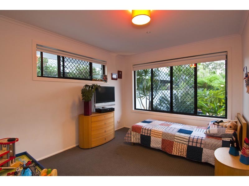 9 Moomba Ct, Sorrento QLD 4217