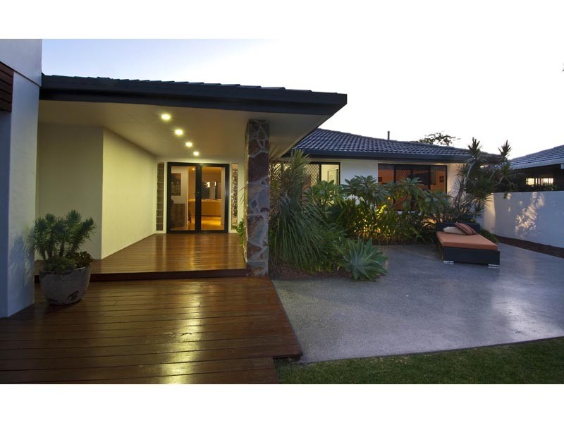 9 Moomba Ct, Sorrento QLD 4217