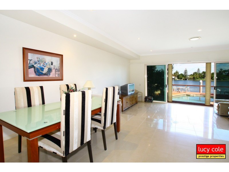 2/12 Sunset Blvd, Surfers Paradise QLD 4217