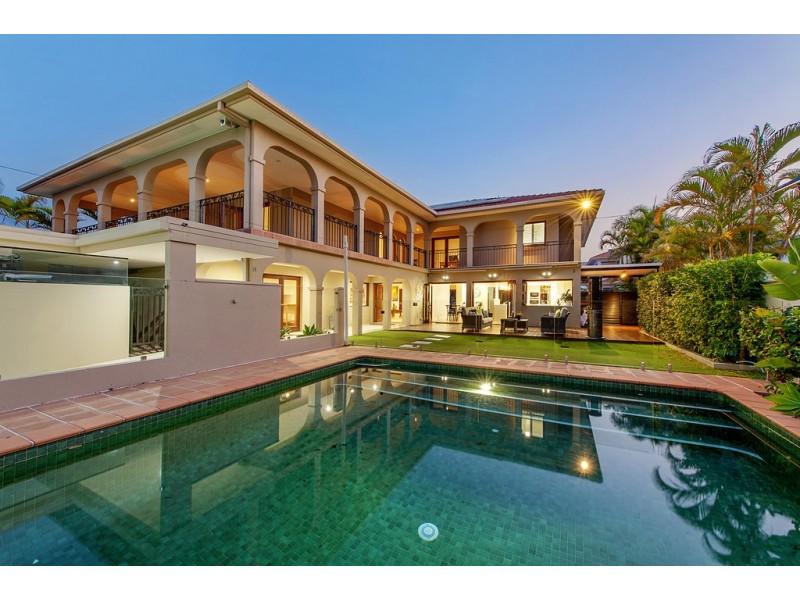 64 Commodore Drive, Paradise Waters QLD 4217