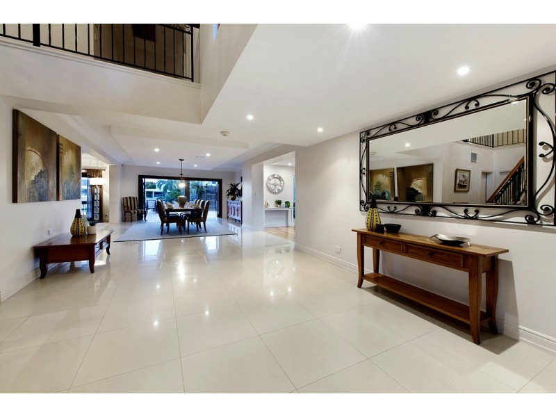 64 Commodore Drive, Paradise Waters QLD 4217