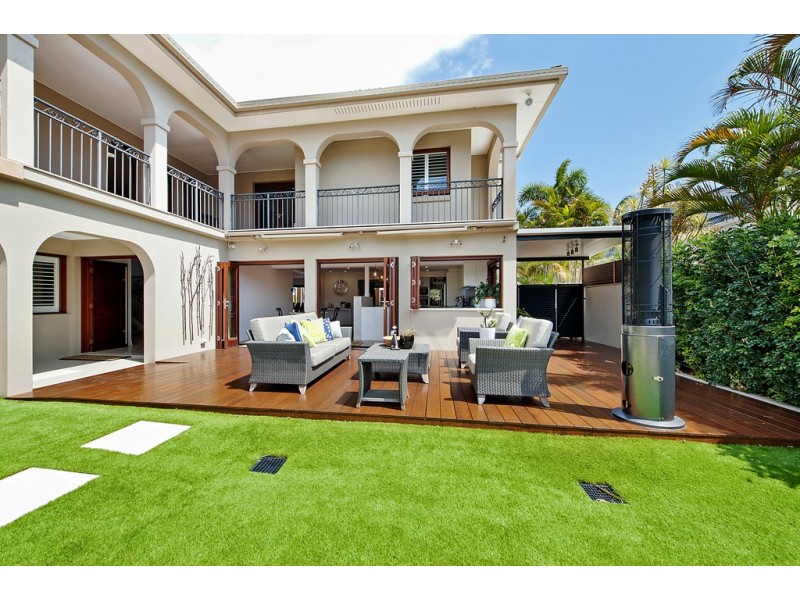 64 Commodore Drive, Paradise Waters QLD 4217