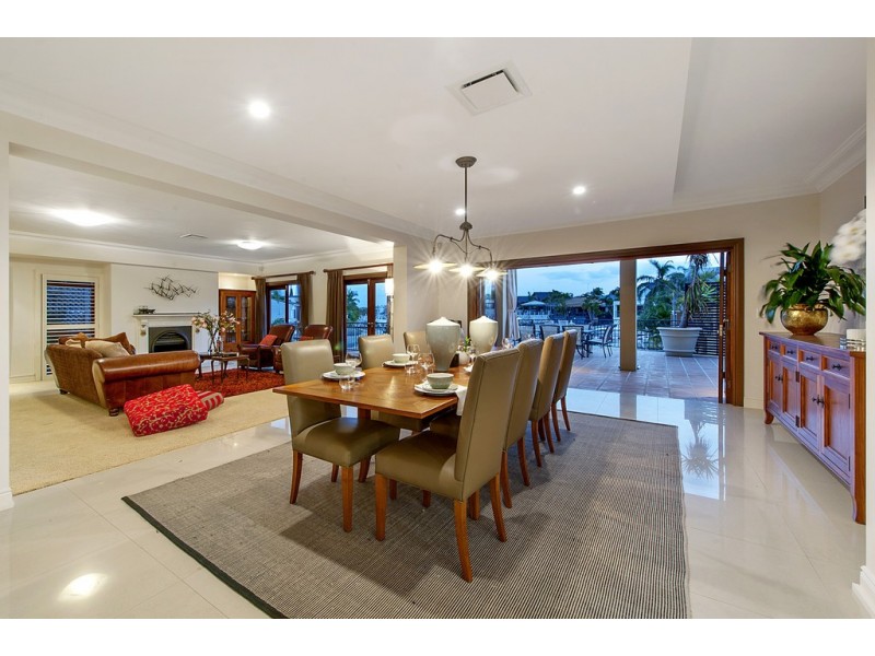 64 Commodore Drive, Paradise Waters QLD 4217