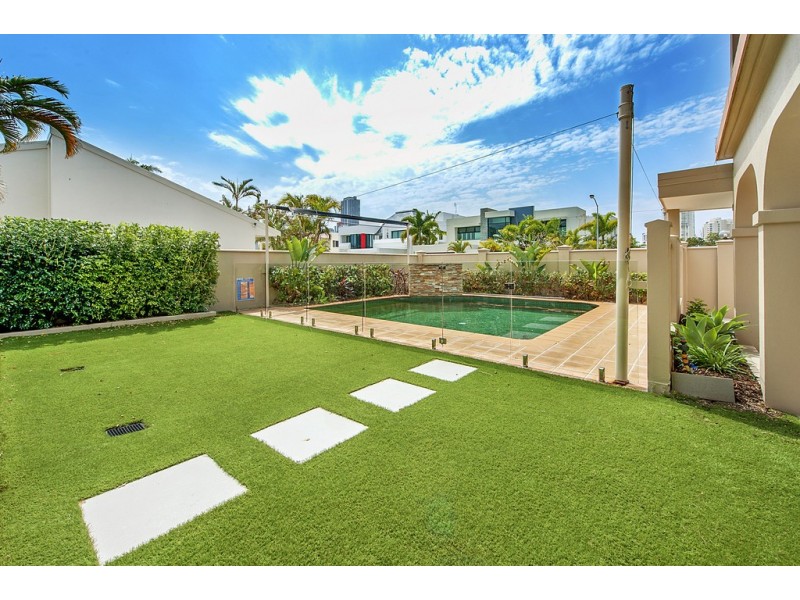 64 Commodore Drive, Paradise Waters QLD 4217