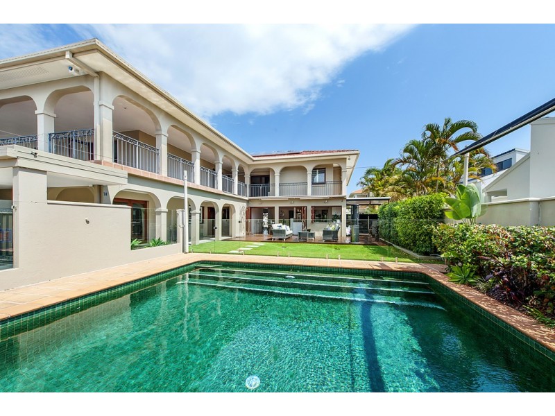 64 Commodore Drive, Paradise Waters QLD 4217