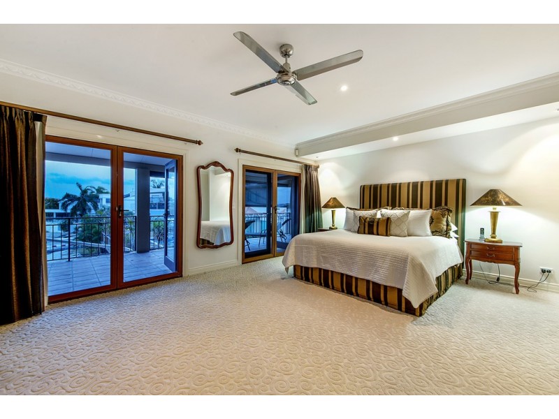 64 Commodore Drive, Paradise Waters QLD 4217