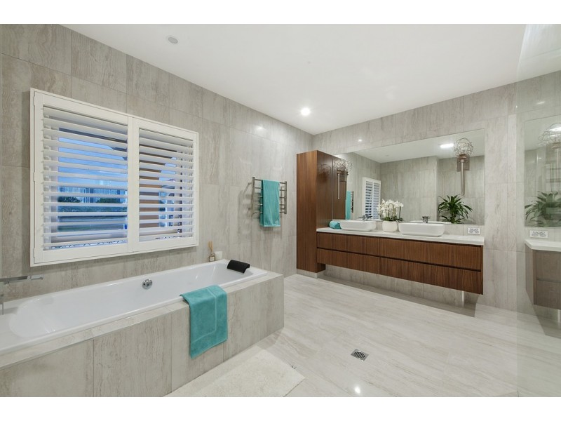 64 Commodore Drive, Paradise Waters QLD 4217