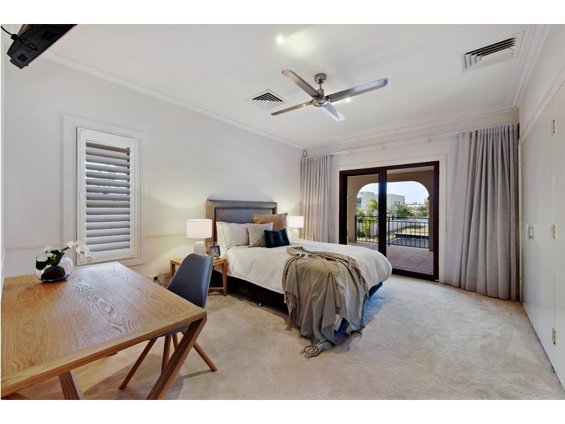 64 Commodore Drive, Paradise Waters QLD 4217