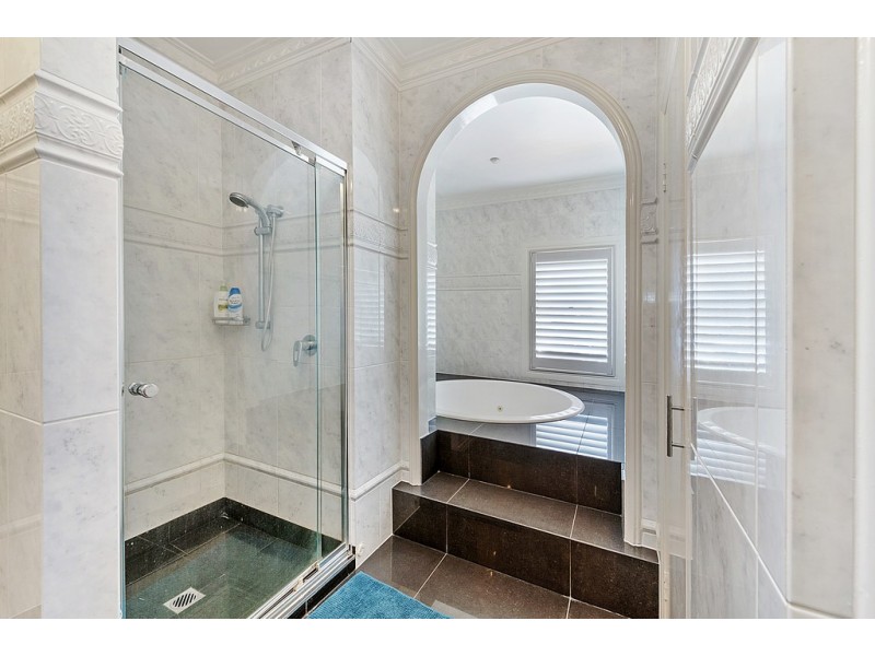 64 Commodore Drive, Paradise Waters QLD 4217