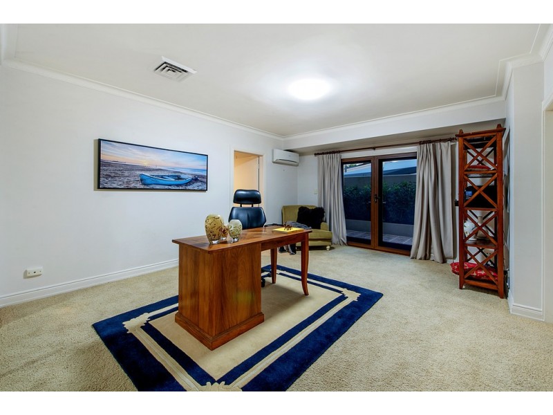 64 Commodore Drive, Paradise Waters QLD 4217