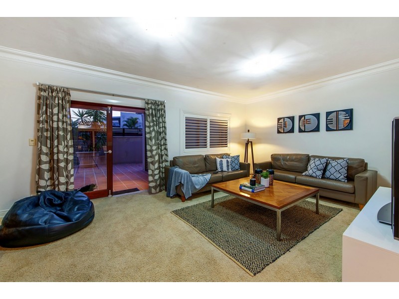 64 Commodore Drive, Paradise Waters QLD 4217