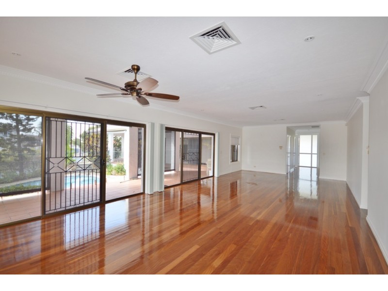 22 Binda Place, Bundall QLD 4217