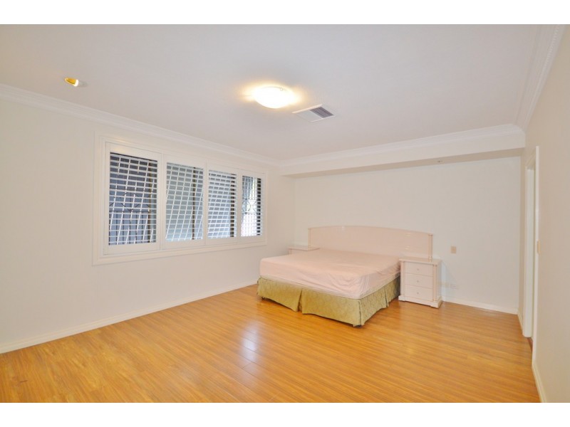 22 Binda Place, Bundall QLD 4217