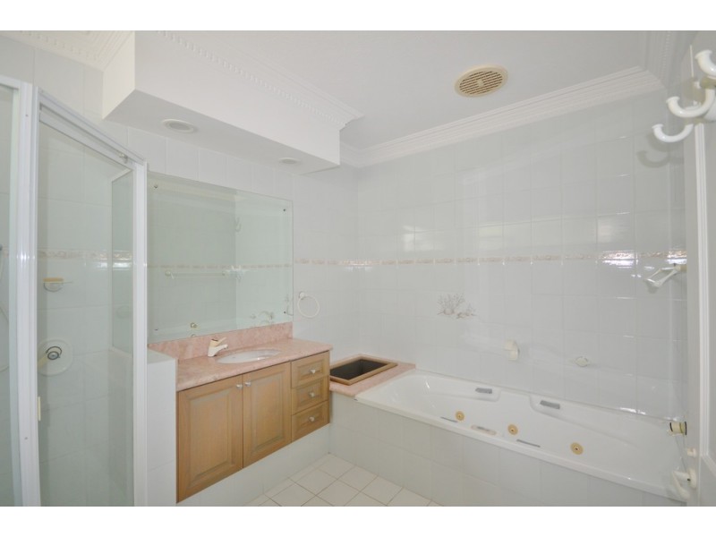 22 Binda Place, Bundall QLD 4217