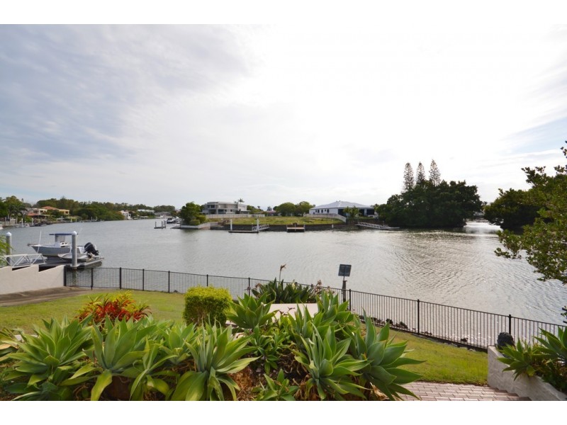 22 Binda Place, Bundall QLD 4217