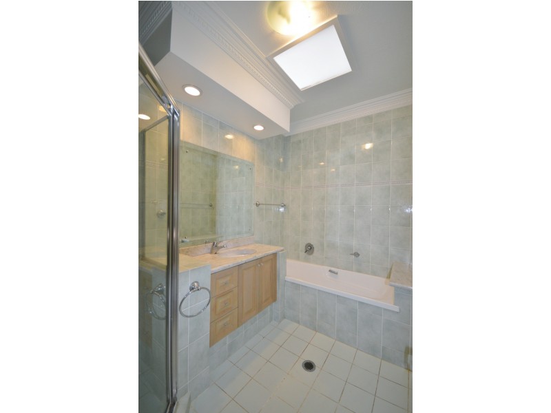 22 Binda Place, Bundall QLD 4217