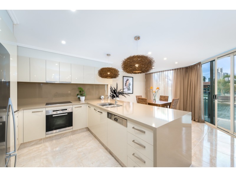 4/15A Vespa Crescent, Surfers Paradise QLD 4217
