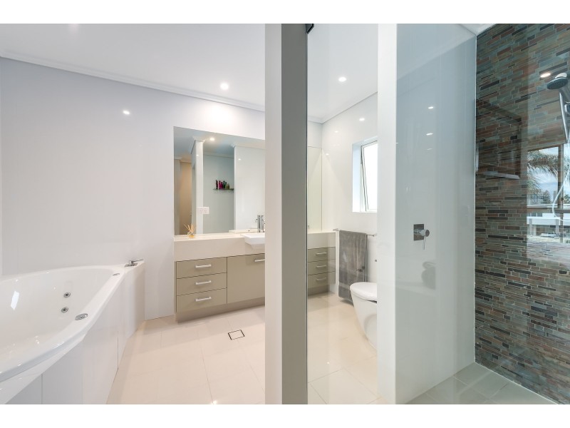 4/15A Vespa Crescent, Surfers Paradise QLD 4217